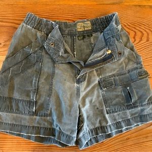 Royal Robbins women’s shorts. Size 10. Forest Green.